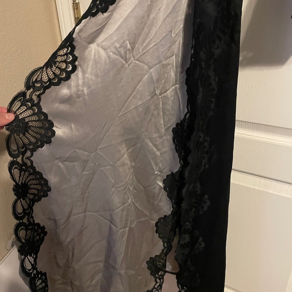 Vintage Fernando Sanchez Black Gray Silk Lace Tie Front Robe Small Coquette - Picture 5 of 8